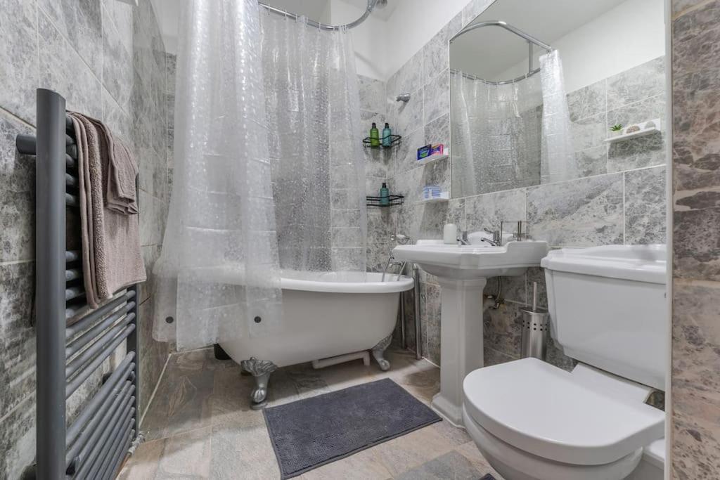 Spacious And Modern Duplex With Garden * Londres