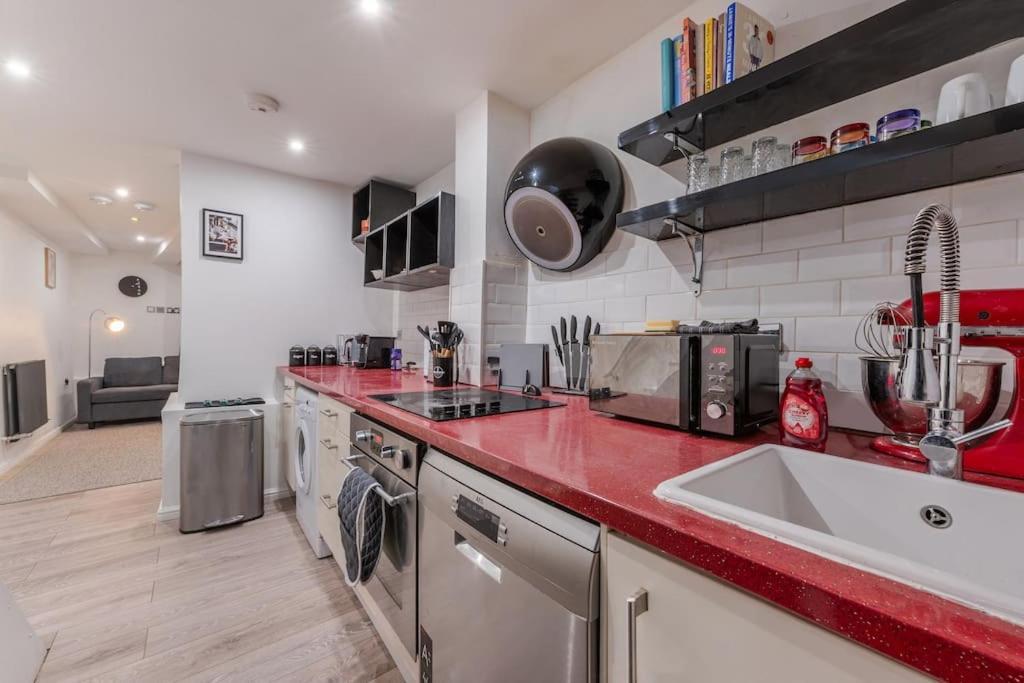 Spacious And Modern Duplex With Garden Londres