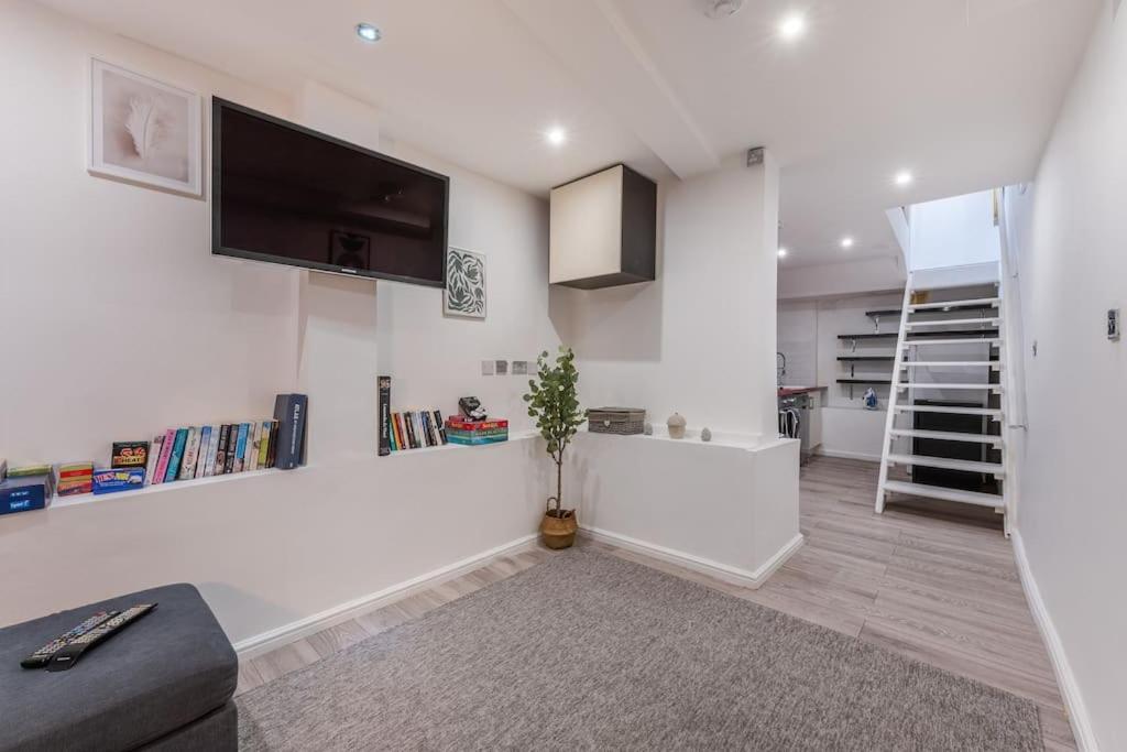 Spacious And Modern Duplex With Garden * Londres