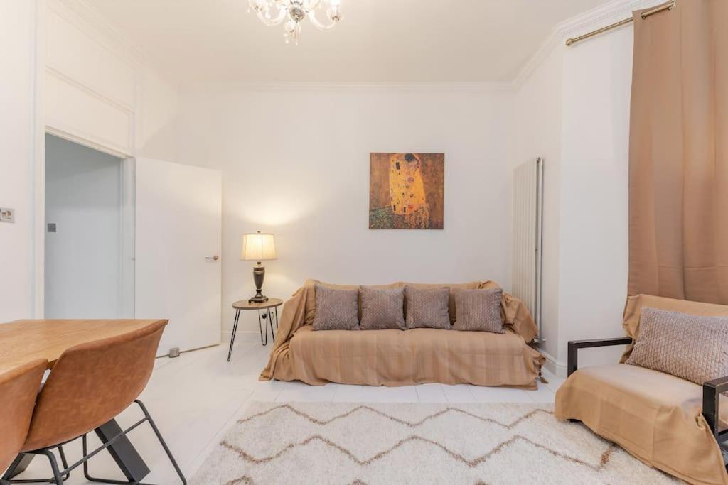 Appartement Spacious And Modern Duplex With Garden
